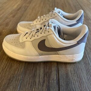 Nike Air Force 1 Low Men’s Sneakers Gray White Size 9.5 | Classic Streetwear Sho